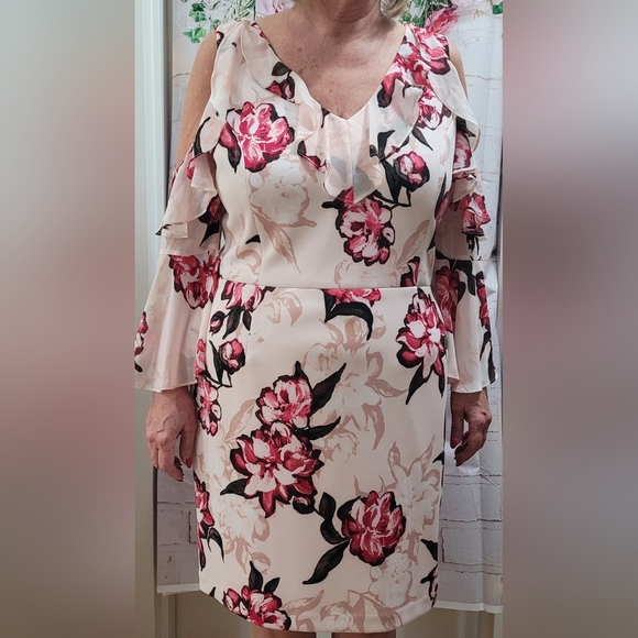 IVANKA TRUMP FLORAL DRESS - Picture 1 of 6